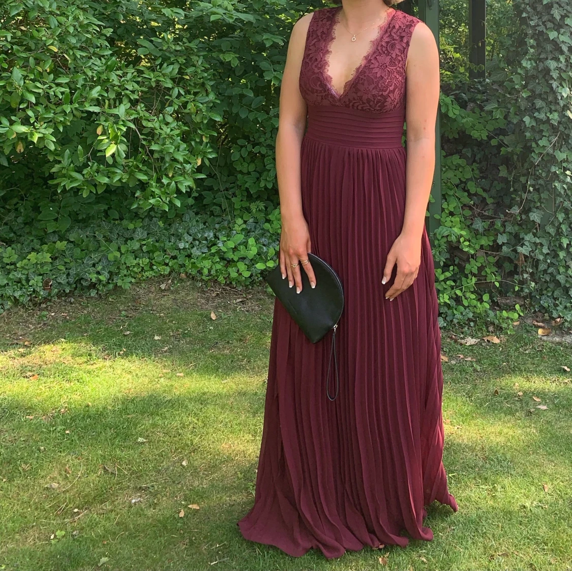 Vinröd balklänning