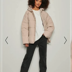 NAKD vinter jacka  - En jätte fin beige vinterjacka från NAKD. Använt några gånger 