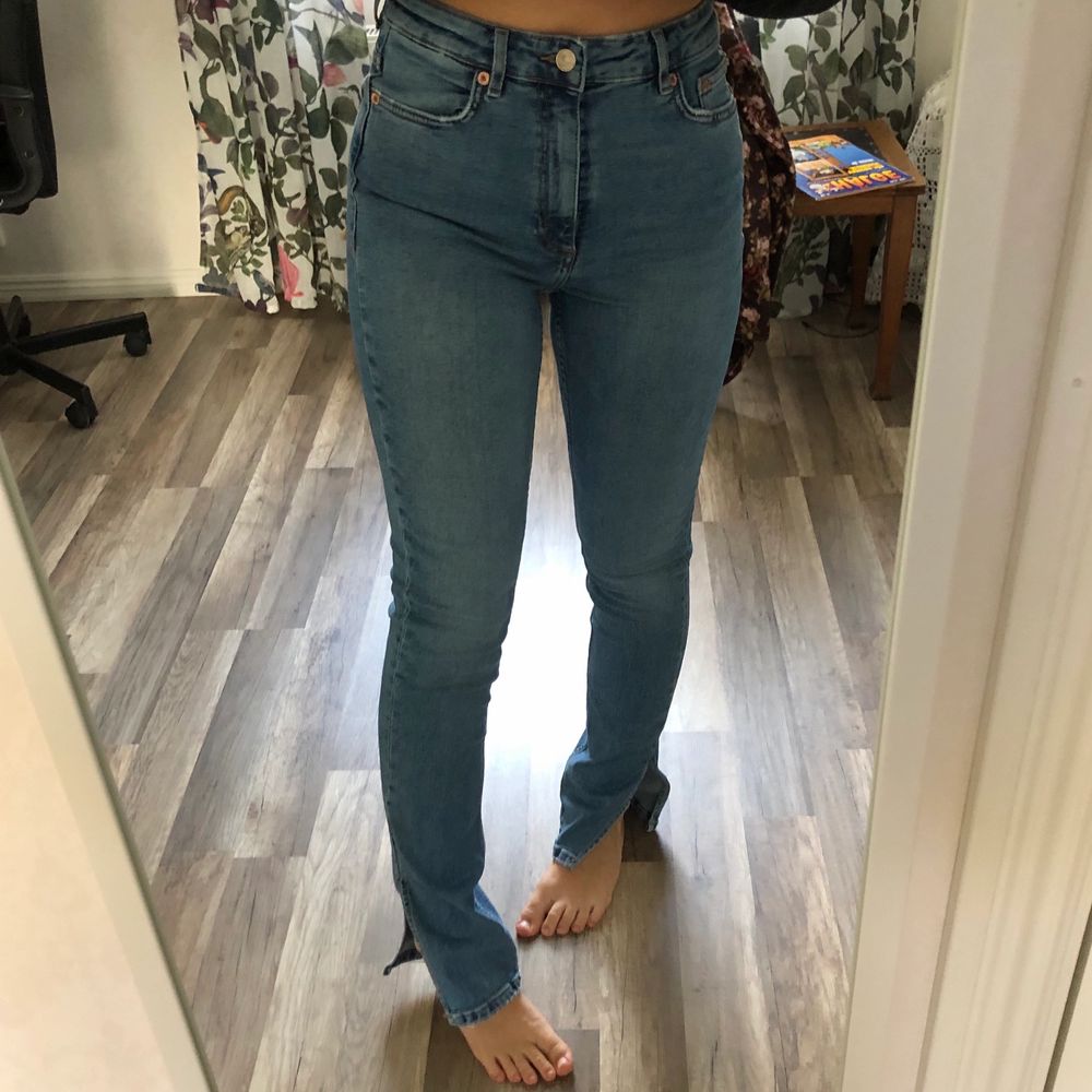 Jeans med slits - Zara | Plick Second Hand