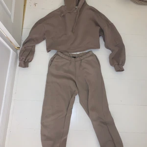 mjukiskläder - Säljer detta beiga mjukissätt från Gina, nästan aldrig använt! Tar separata delar för 80 kr, passar på mig som är 160