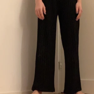 Name it mys byxor - Använder inte, väldigt bekväma och går att reglera i midjan.