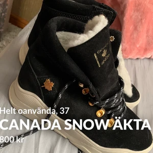 Canada snow ÄKTA storlek 37 - Aldrig använda, kan skickas om köparen står för frakten eller mötas upp i Kungälv. Har swish :) 