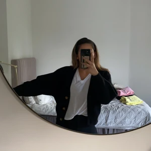 Svart kofta  - Svart söt kofta från zara 