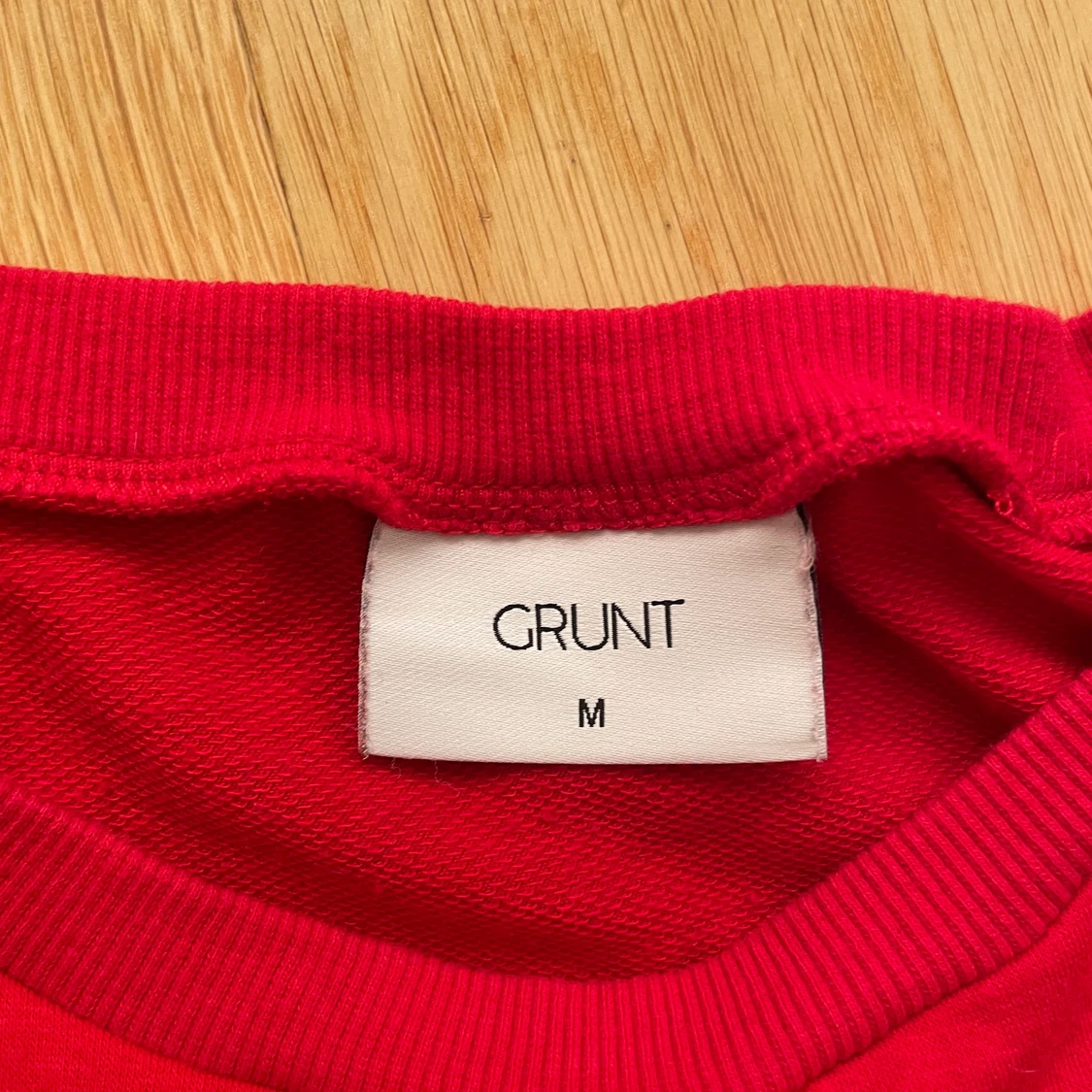 Röd tjocktröja - 91