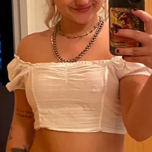 Croptop - Croptop med puffiga armar från zara