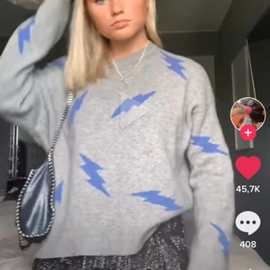 Superfin cashmere zadig tröja!! - Super populär slutsåld zadig tröja. Säljer bara vid bra pris! Ny pris ligger på 449€ vilket motsvarar ungefär 4500kr. Buda bara om ni är seriösa!💕 LÅNADE BILDER!