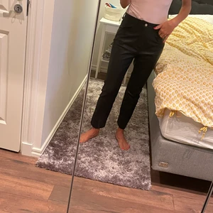 Skinnbyxa  - Skinnbyxa. Som nya. Använda två ggr men lite stora för mig. Storlek 38. Inköpta våren 2021 på H&M. 