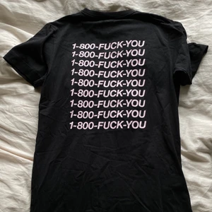 Kreem t-shirt - Kreem t-shirt med tryck. 