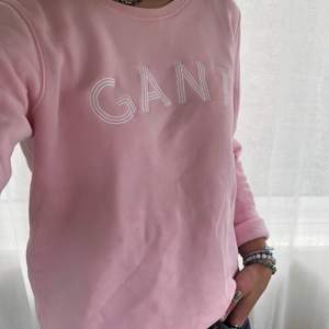 En rosa Gant sweatshirt i fint skick!