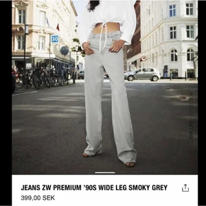 Zara jeans  - Säljer mina zara jeans. Säljer pga att jag tycker de är förstora. Klippte ca 5 cm i de. Så de är lite för långa för mig som 170cm lång. Men det är jeans man kan klippa i själv för att få rätt längd. Nypris 400kr. Skicka för mer bilder, pris kan diskuteras✨✨ 