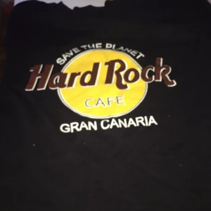 Fruit loom hardrock café tröja storlek S - Säljer denna Hard rock café t-shirten i storlek S den är allderles för stor på mig och passar mig inte så bra✨