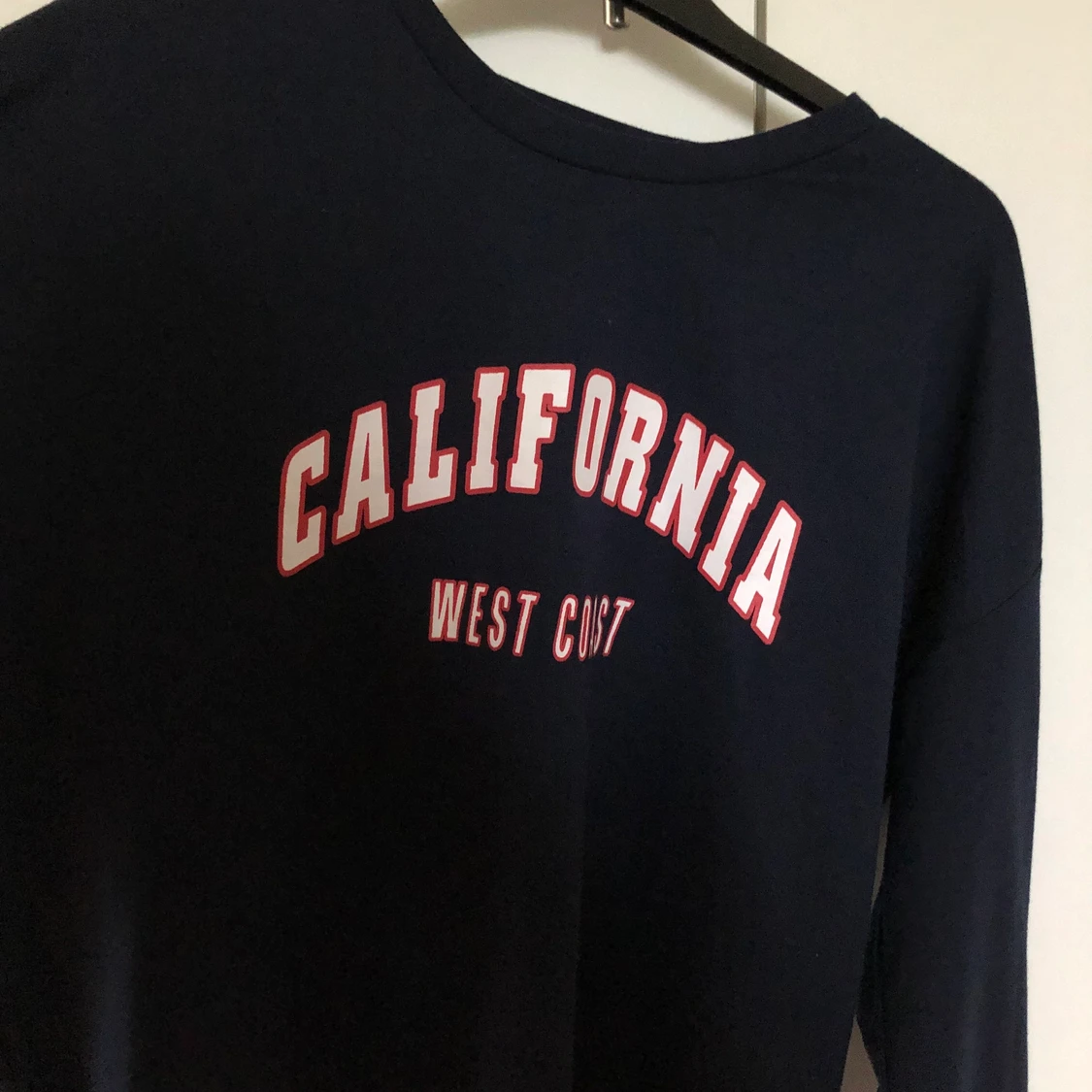 Mörkblå sweatshirt med tryck - 91