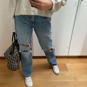 Jeans  - Säljer dessa jeans från Gina då dem är lite för stora för mig i midjan. Dem är i modellen 90’s. Fint skick