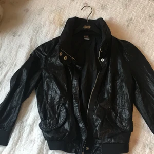 Jacka  - Jacka media modell . Kort modell .storlek frie .s/m