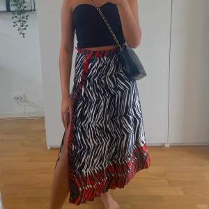 Så cool plisserad kjol från zara❤️🖤 Ett coolt skärp tillkommer!! Aldrig använt