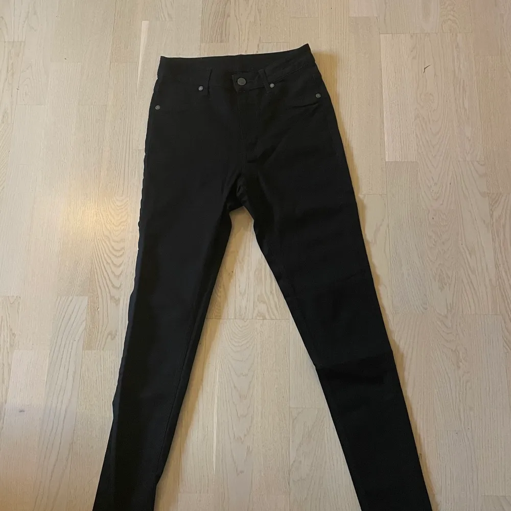 Ett par svarta skinny jeans, jag har aldrig använt de så de är så gott som nya!. Jeans & Byxor.