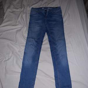 Jeans från bikbok storlek s använda två gånger 