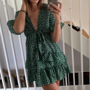 Klänning från byanastasia - Superfin klänning från by Anastasia köpt i år, säljer pga att den är lite stor för mig:(((💕. 