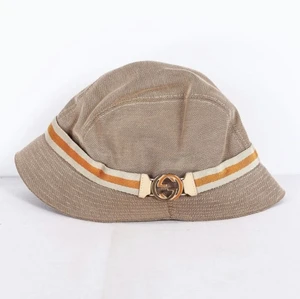 Vintage Gucci Bucket Hat - Ascool äkta vintage Gucci bucket hat, storlek M. Liten i storleken. Bra skick, ser ut som ny. Finns i Lund, men kan skicka också. Swish