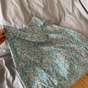 Jättefin kjol - Fint blommigt mönster, en lång kjol