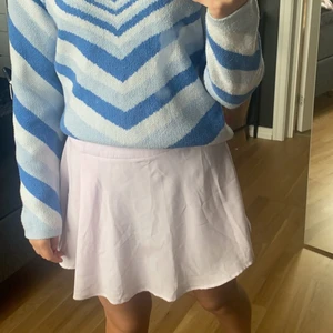 Snygg kjol från bik bok - En en snygg kjol ifrån bik bok. Den är i bra skick. Den är shorts under kjolen men det är inget som syns.💕