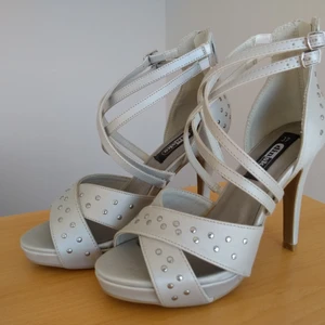 DinSko , size 37 - Högklackat skor size 37 , silver modern sko . 