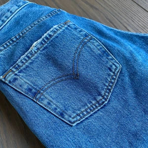 Levi’s 501 - Straightleg ljusblåa Levi’s 501 med low/mid-waist i bra skick! (förhandlingsbart pris) 🌼💗