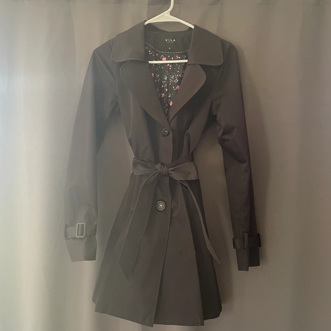 Svart vår/höst kappa