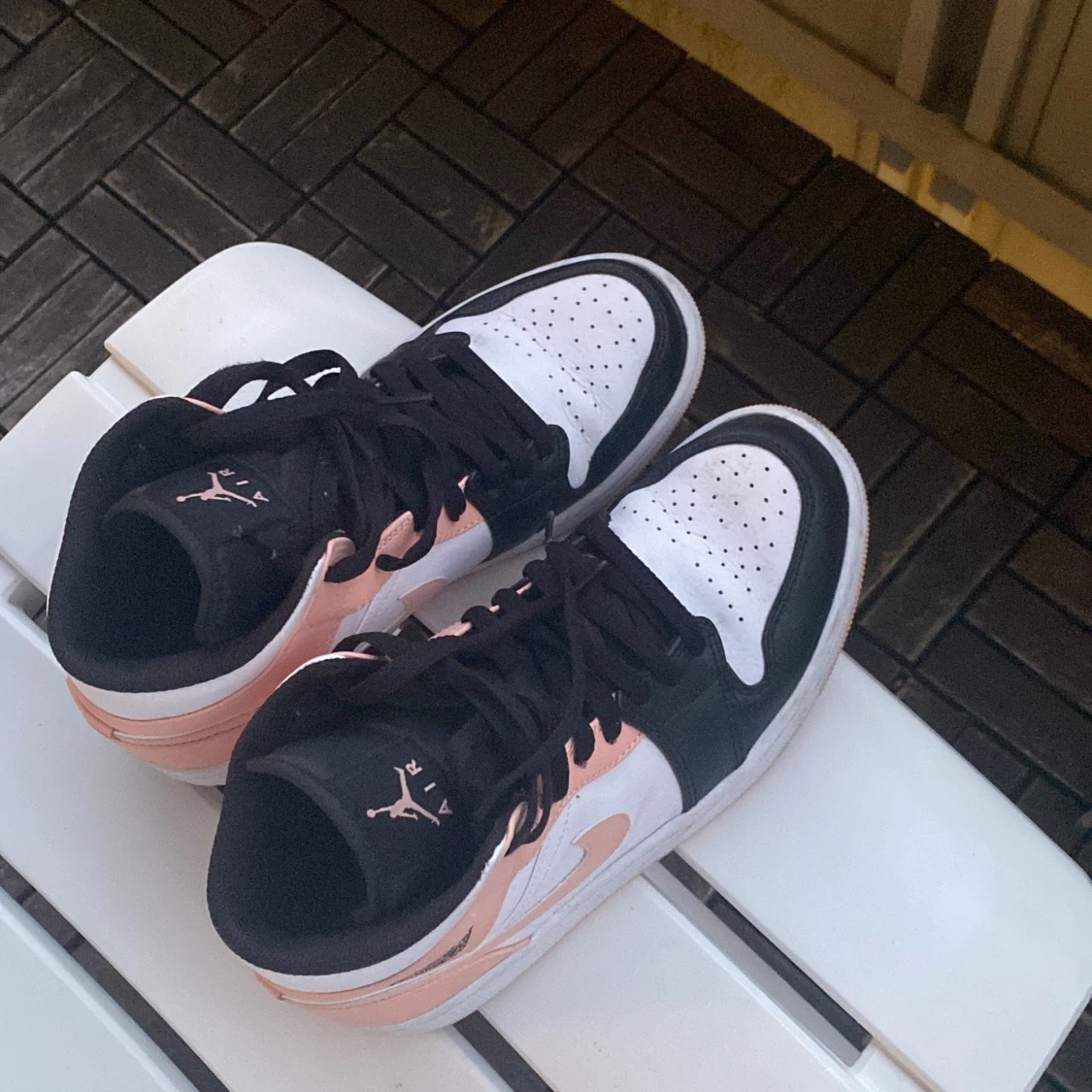 Air Jordan 1 Mid Crimson Tint  - 90