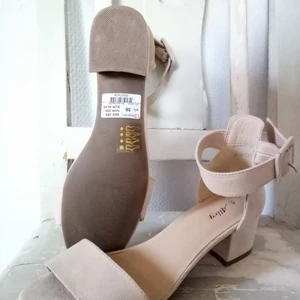 Ally storlek 39 NWT - Ett par beiga block klackar i storlek 39, klacken är låg. Aldrig använda