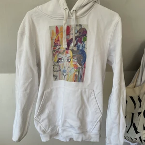 Vit Hoodie The cool elephant  - Vit Hoodie från The cool elephant,använd fåtal gånger och är i fint skick och är i storlek S