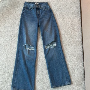 Wide leg jeans i storlek xxs  - Wide leg jeans som är i storlek xxs men passar mig som brukar bära xs/s. Helt oanvänd💙 buda privat