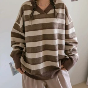 Stickad tröja - Säljer en mycket fin stickad tröja! Den är i nyskick och aldrig använd. Den är lite oversized och i storlek M. Frakt betalas själv.