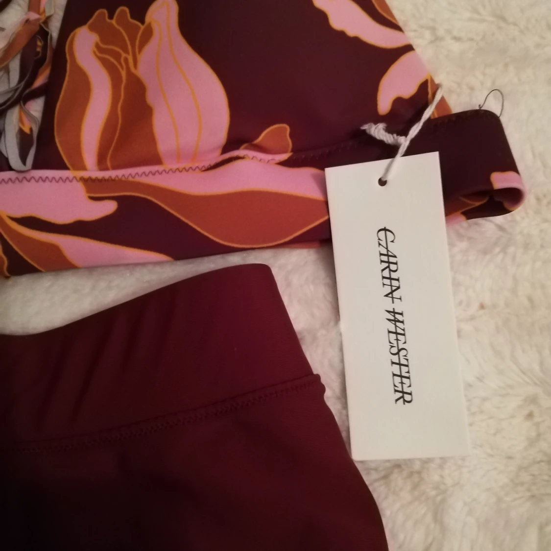 Helt nya bikini 👙 i strl XL på alla.  - 90