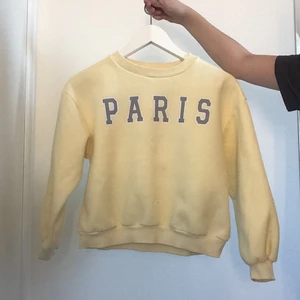 LINDEX sweatshirt  - Säljer min jätte fina sweatshirt med ett tryck på ifrån Lindex , storlek 140