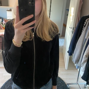 Svart kofta  - skön svart kofta med luva🙌🏼💗frakt tillkommer på 66kr spårbar!