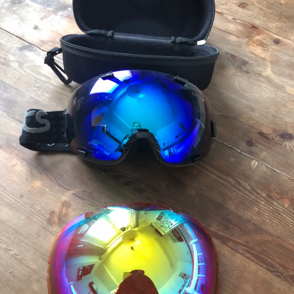 Säljer mina goggles pga har tre par. Väldigt sparsamt använda. Ett till glas för mulligare dagar och fodral kommer på köpet. #lmnts #goggles #ski. Övrigt.