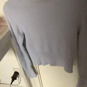 En stickad tröja från zara i färgen lila/blå 💗 70kr+frakt