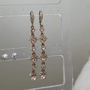 Givenchy örhängen köpta på Macys i New York för 980kr Aldrig använda🤍💌