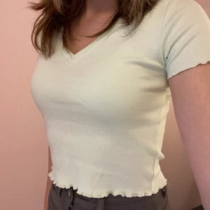 Grön tröja - Aldrig använd, endast testad. Skönt och stretchigt material