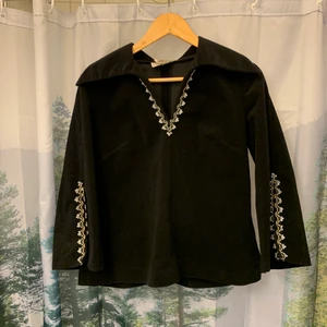 Vintage jacka - Vintage jacka i plysch i fint skick! Strl 42 enl lappen men snarare strl 38! Förmodligen 70-tal. 