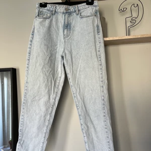 Jeans från Gina Tricot - Säljer ett par jeans från Gina Tricot i mycket fint skick!!