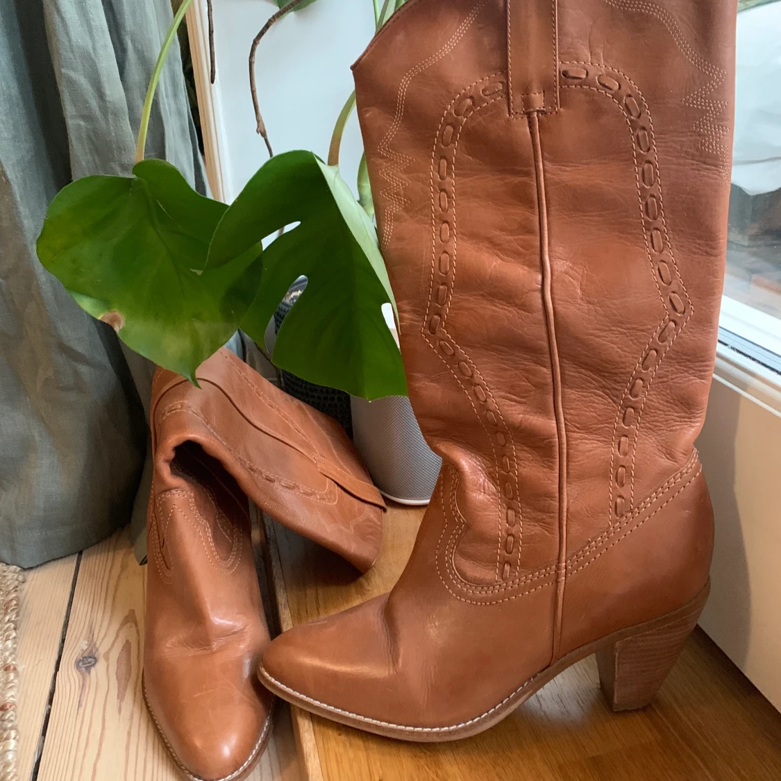 Cowboyboots i ljusbrunt läder