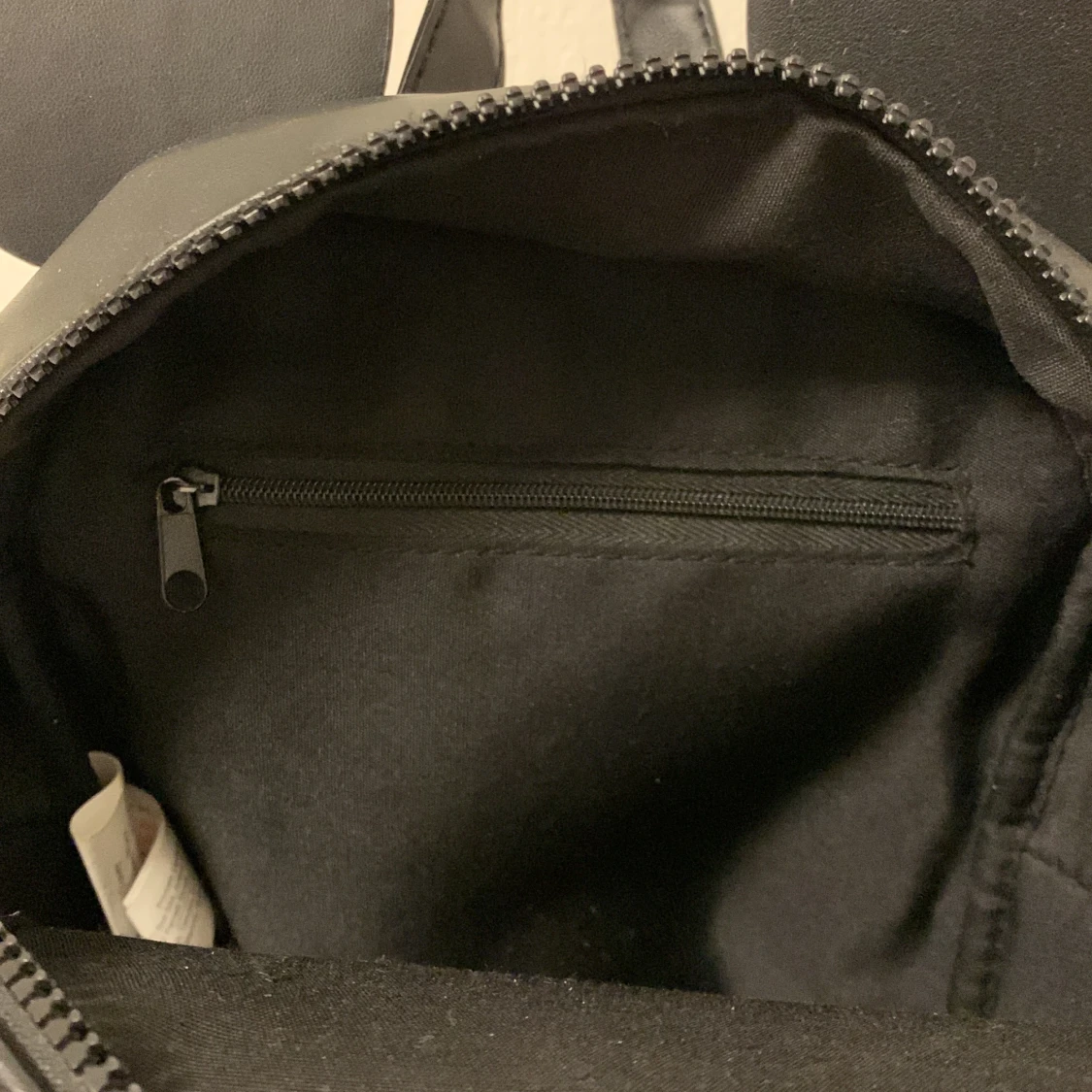 Svart väska med mickey mouse form - 90