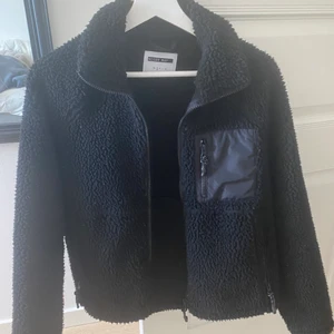 Svart Teddy jacka  - Använd fåtal gånger så fint skick!