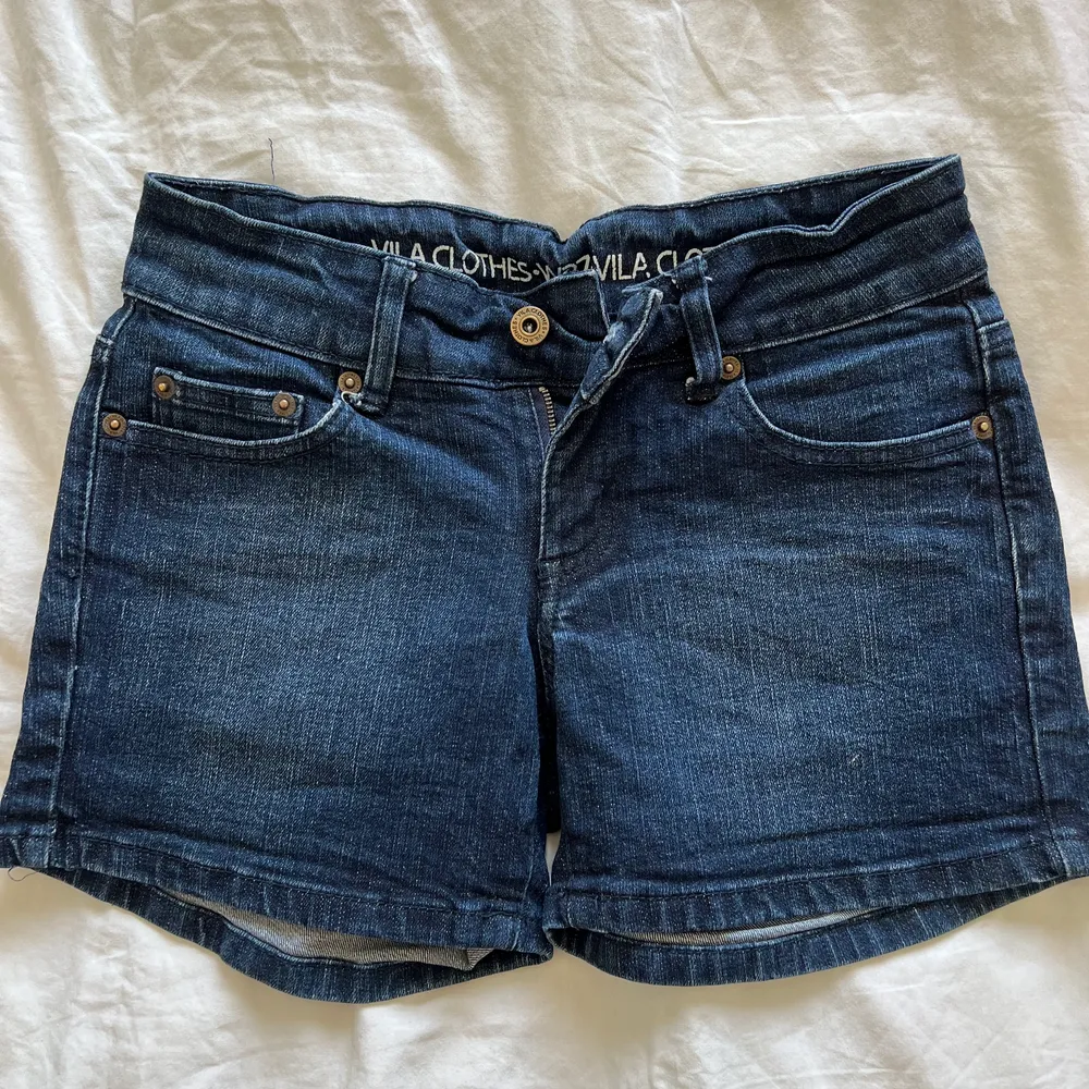 Snygga jeans shorts som blivit för små för mig! . Shorts.