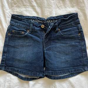Snygga jeans shorts som blivit för små för mig! 