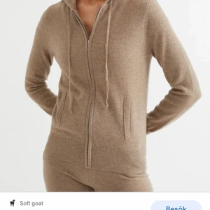 Soft goat kofta - Intressekoll på min soft goat kofta. Väldigt bra skick. Storlek XL men liten i storleken. Passar xs-m