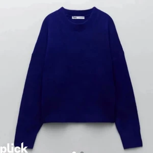 zara stickad tröja - säljer denna zara tröja, skriv för egna bilder! knappt använd <3 tror inte den säljs längre