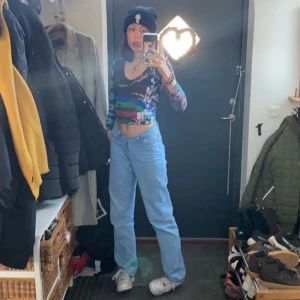 Weekday jeans - Snyggaste lågmidjade jeansen från weekday, jag på bilder är 169, men skulle sitta fint på kortare med (köpta för 600) innerbenslängd:79/80 cm